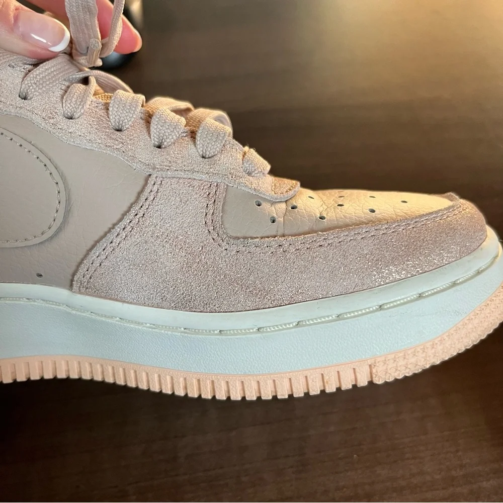 Nike Air Force 1 rose gold shimmer size 7 - Picture 12 of 16